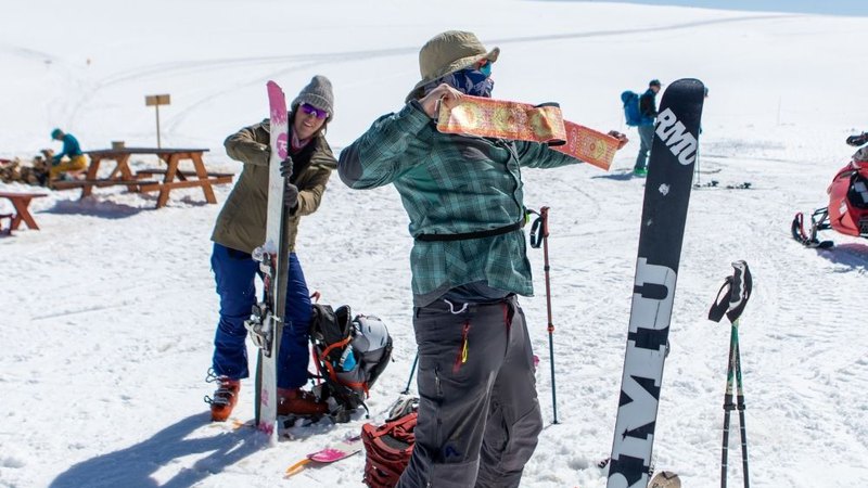 Pulling skins apart for skiing